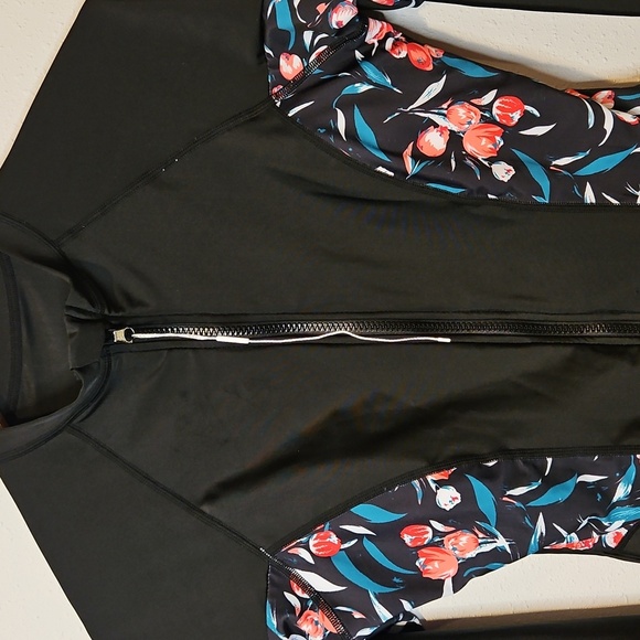 Floral Long Sleeve Rash Guard Women's 1 Piece Swimsuit Sz. L NWOT  Zip Front - Picture 2 of 8